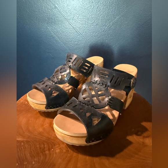 Dansko Oralee Black Waxy Full Grain Leather Sandals EU 37 / US 6.5 - Picture 3 of 4